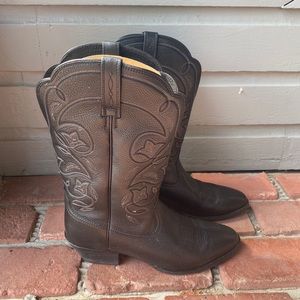 Barely worn, black deertan Ariat Heritage boots